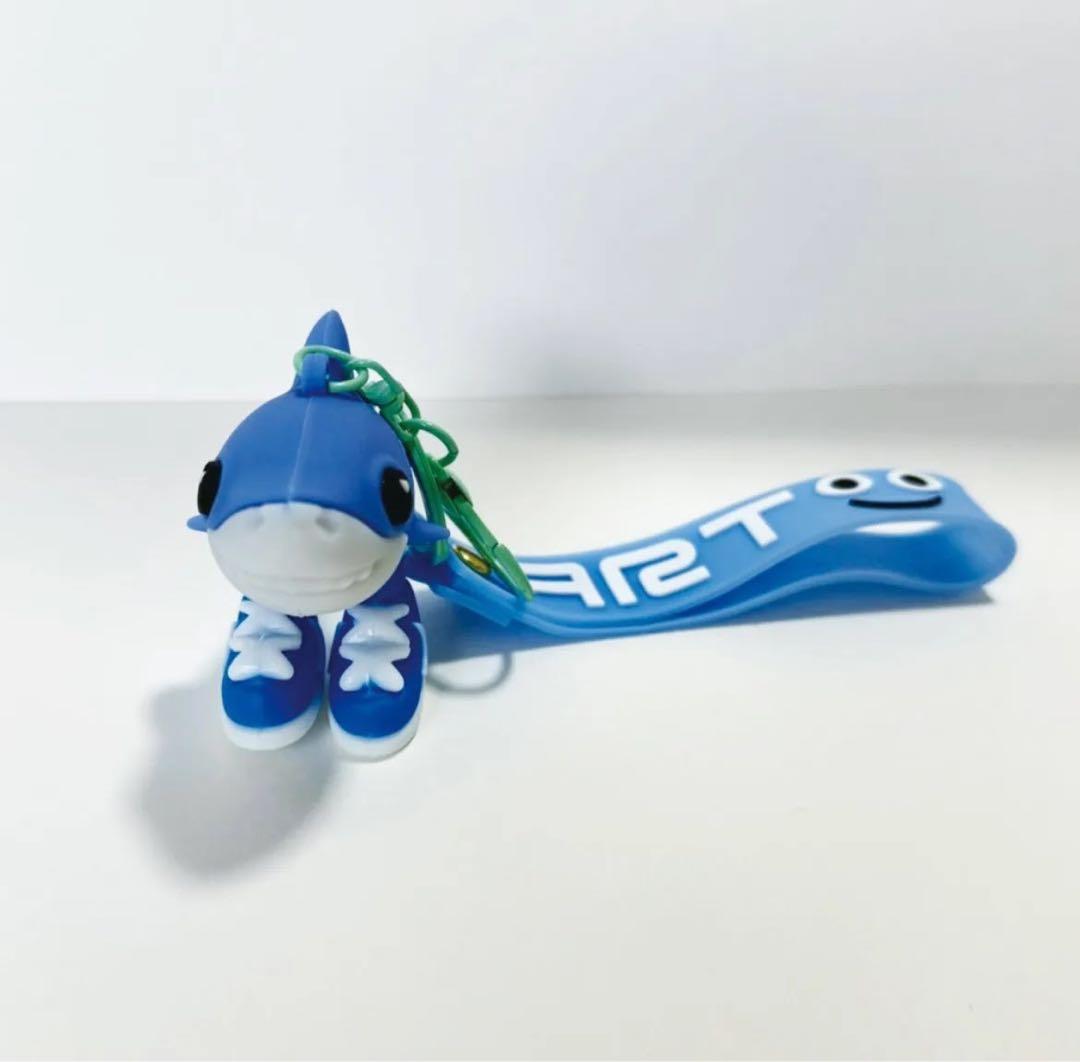 トララレロトラララ キーホルダー1個 イタリアンブレインロット サメ スニーカー — image 3