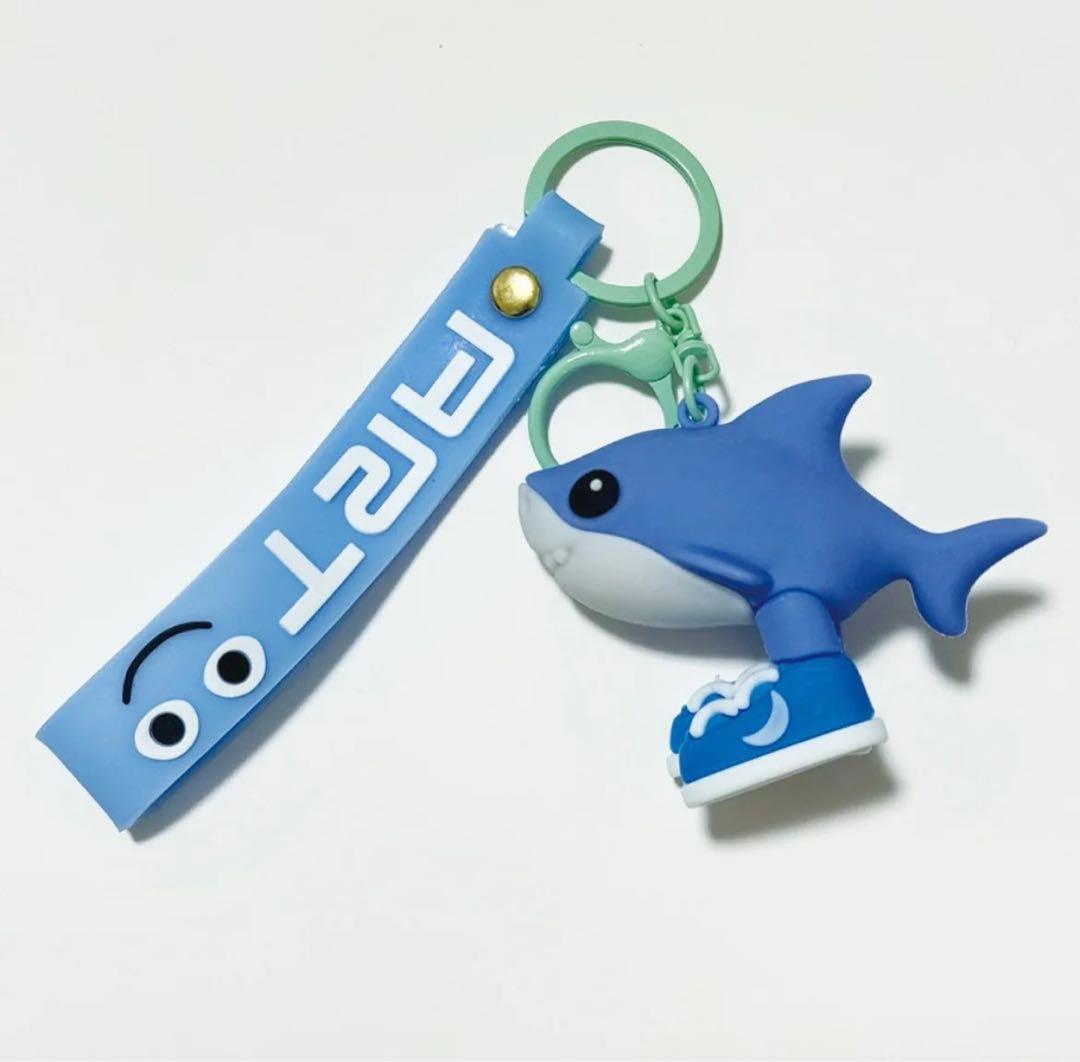 トララレロトラララ キーホルダー1個 イタリアンブレインロット サメ スニーカー — image 5