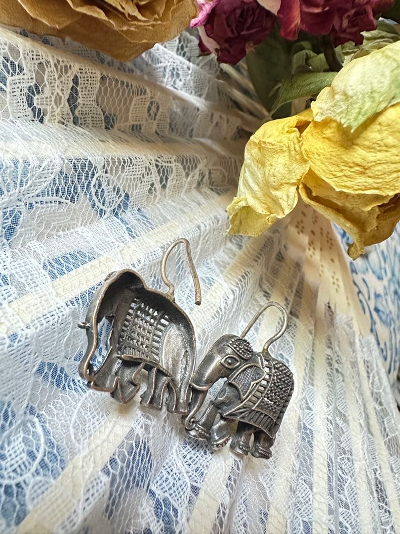 象モチーフ シルバーカラー イヤリング Oxidised Earrings — image 3
