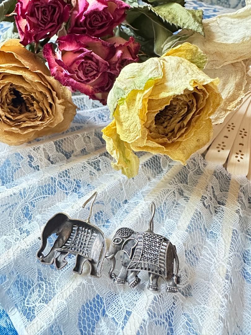 象モチーフ シルバーカラー イヤリング Oxidised Earrings — image 4