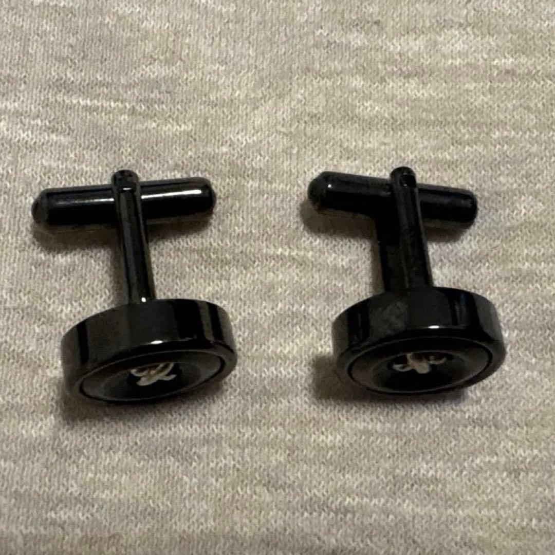 新品未使用　黒いボタン型カフリンクス 箱付き — image 3