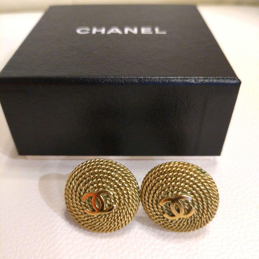 CHANEL　ヴィンテージ品　ゴールド チェーンモチーフ イヤリング 箱付き — image 2
