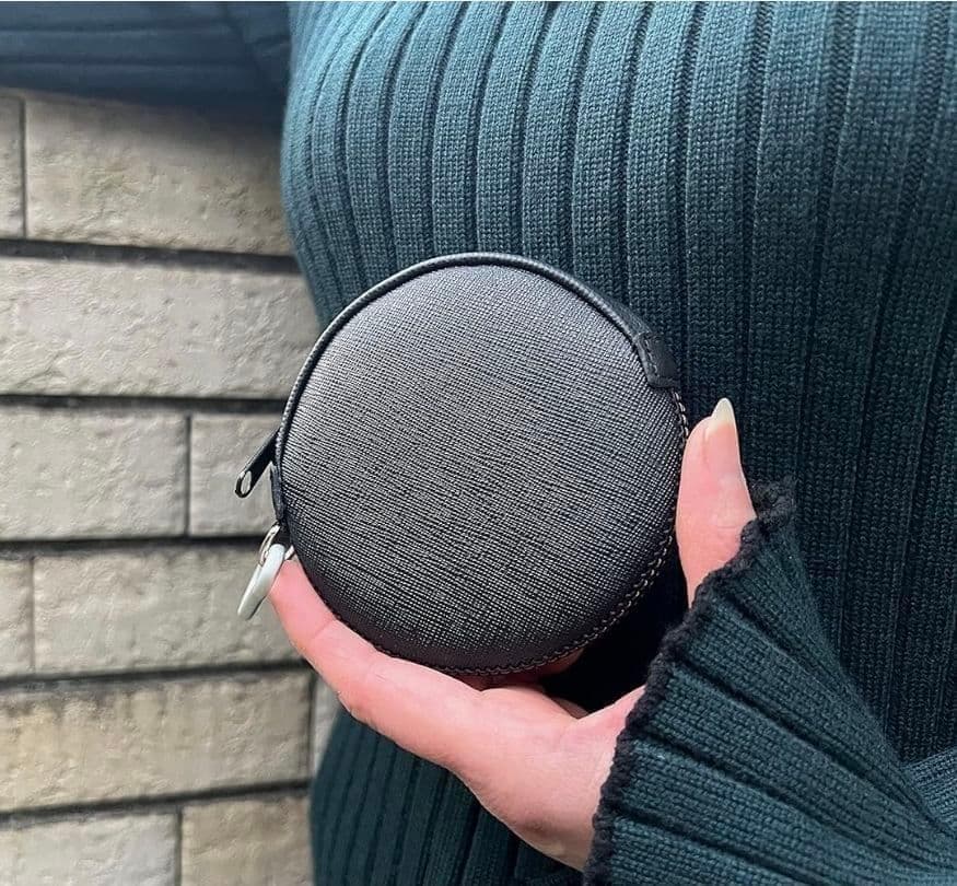 Onejoy コインケース 小銭入れ 丸型ミニポーチ グレー カラビナ付き — image 5