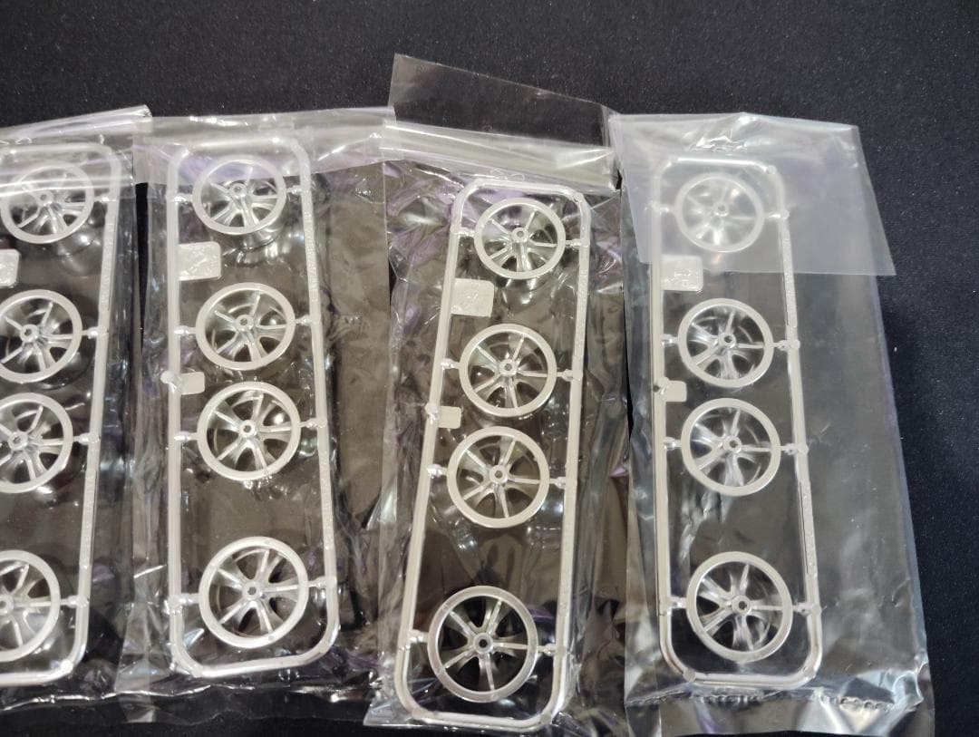 【新品未使用】【匿名配送】中径ローハイトホイール　６セット　シルバー　ミニ四駆 — image 5