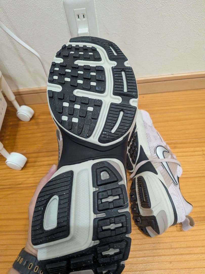 NIKE P-6000 ホワイト ベージュ スニーカー — image 3
