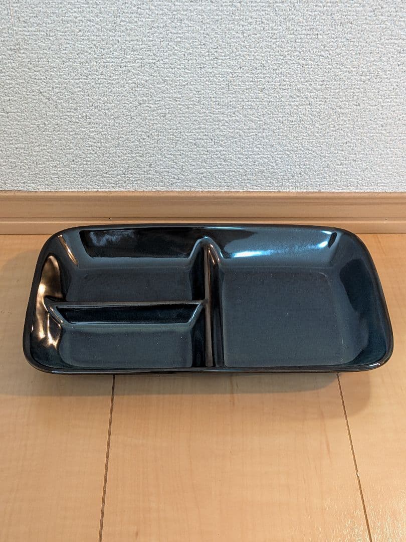 【新品未使用】町のレストランの仕切りプレート 2枚組 — image 2