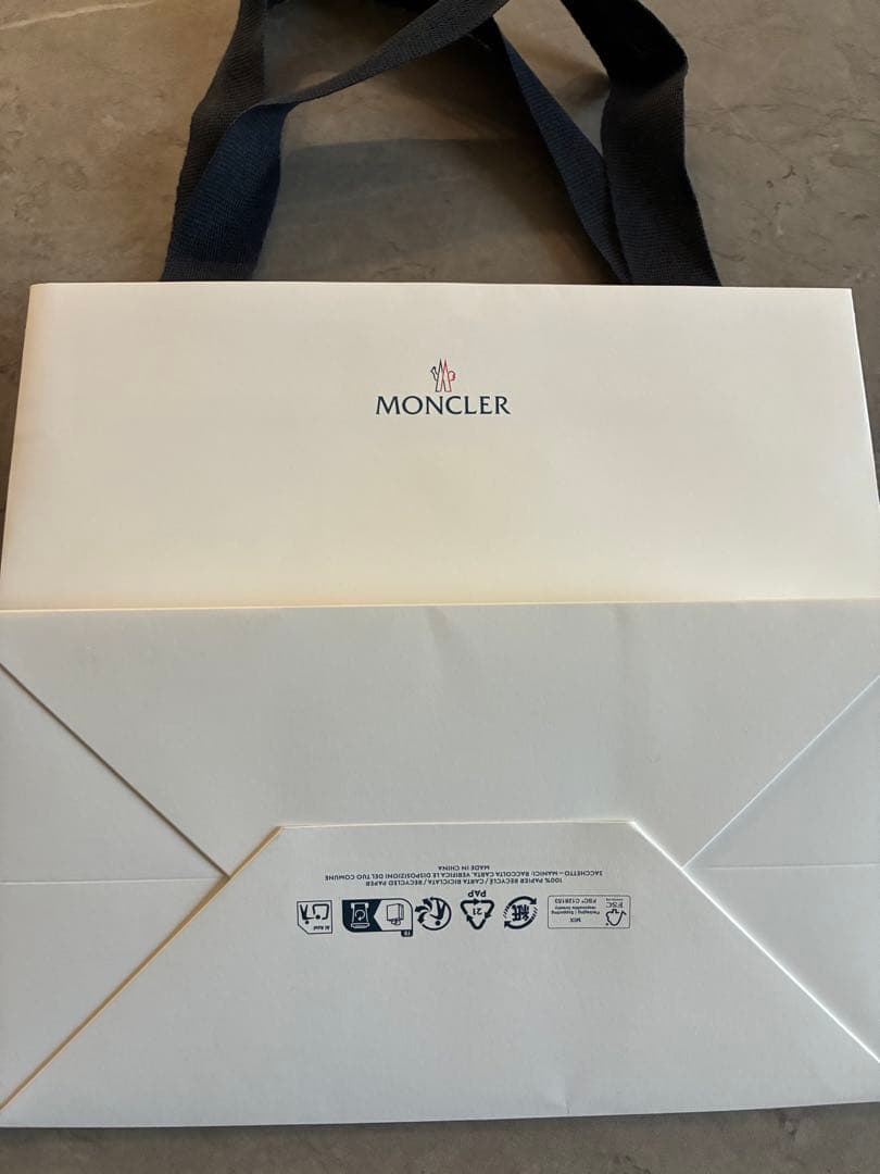 MONCLER モンクレール　ショップ袋 ショッパー 紙袋 — image 3