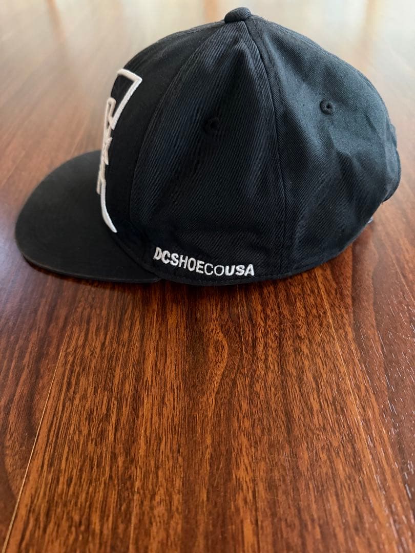 DC ブラック スナップバックキャップ — image 2
