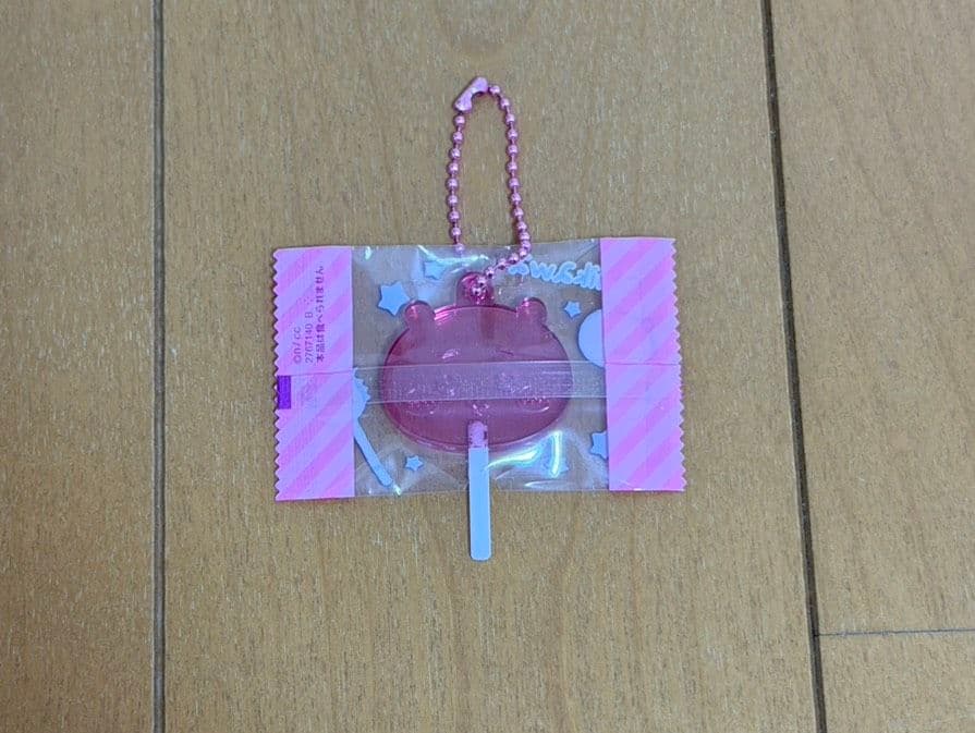 ちいかわ キャンディ型アクリルキーホルダー — image 2