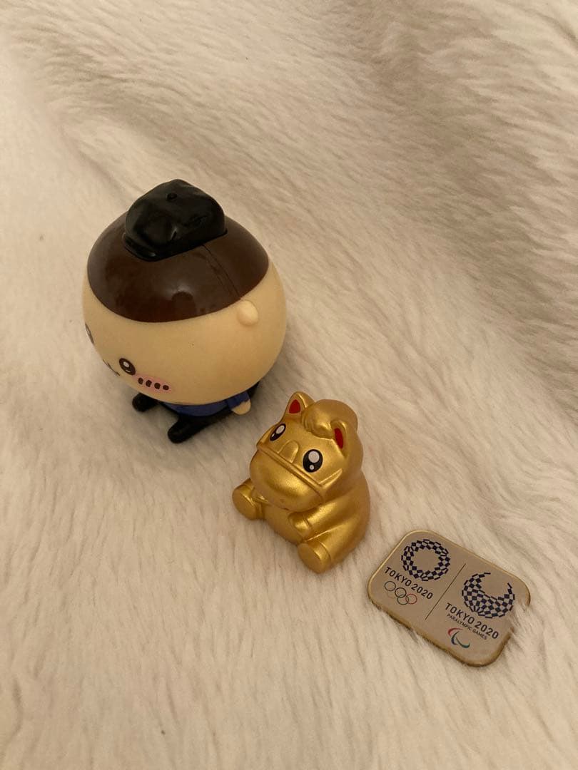 東京2020 オリンピックバッジ ちいかわ フィギュアなど3点セット — image 2
