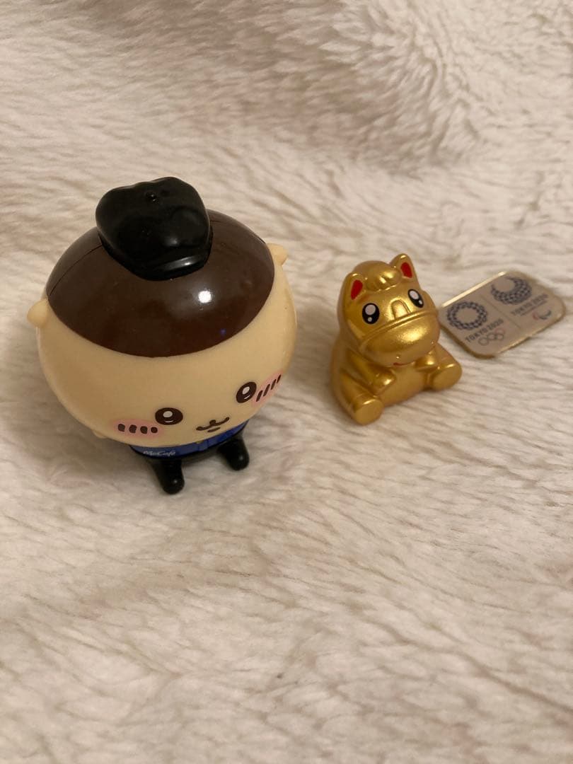 東京2020 オリンピックバッジ ちいかわ フィギュアなど3点セット — image 3