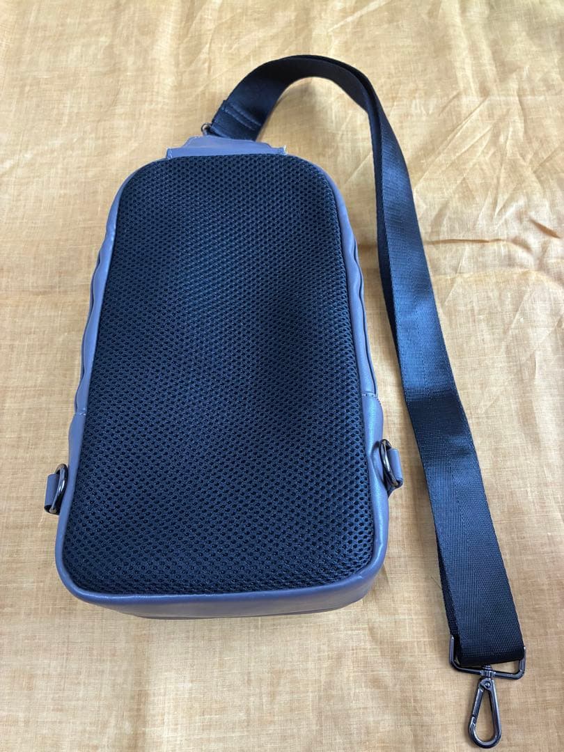 美品HUNDRED JAPAN ボディバッグ — image 4