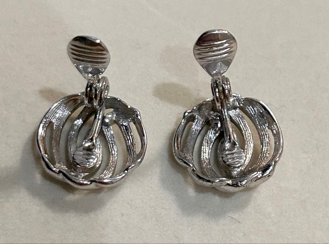 【美品】MONET モネ ヴィンテージ イヤリング シルバー 渦巻き 刻印あり — image 3