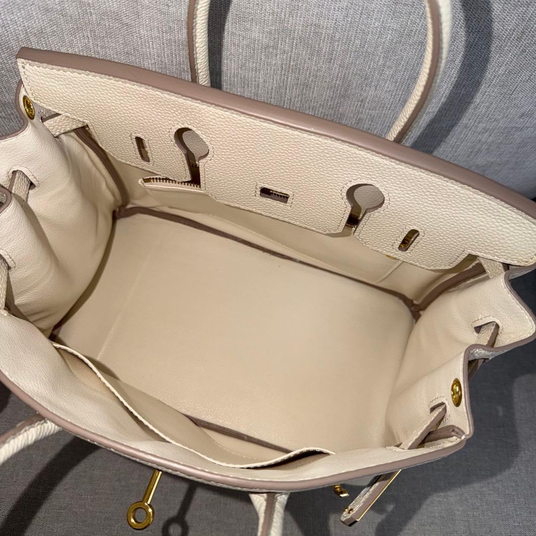 ハンドバッグ ベージュ 白 金の南京錠付き 30cm — image 5