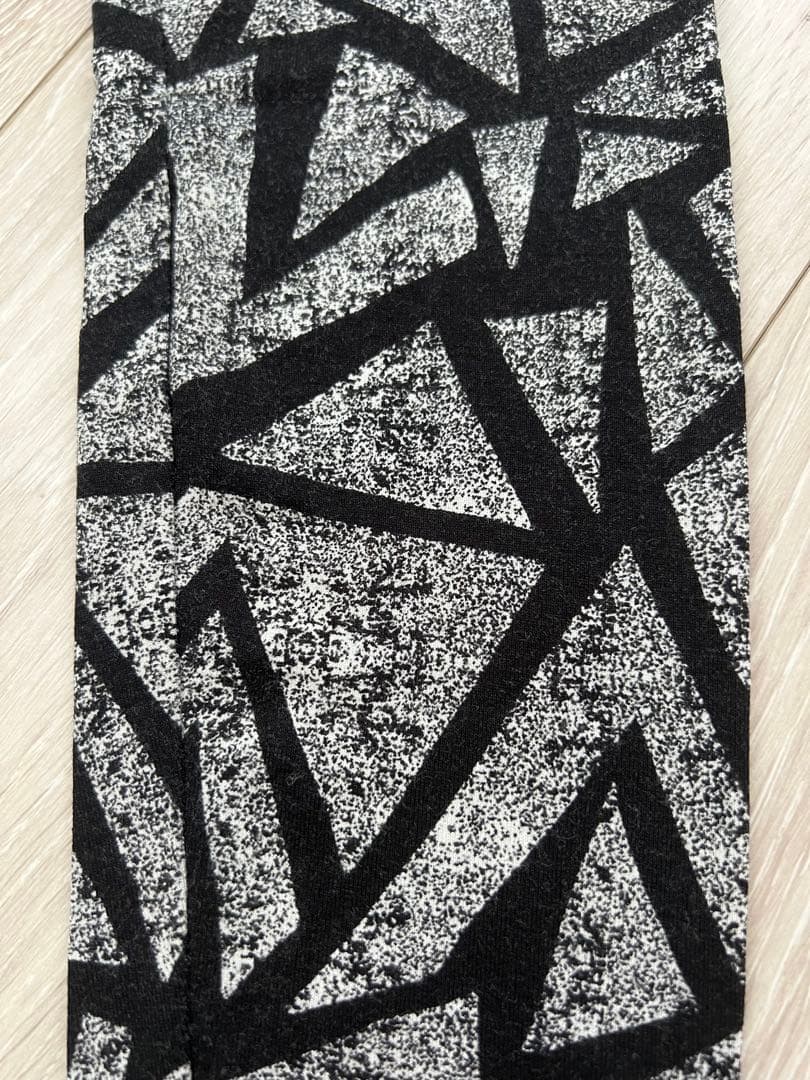 TOPSHOP レギンス 幾何学模様 ブラック ホワイト — image 2