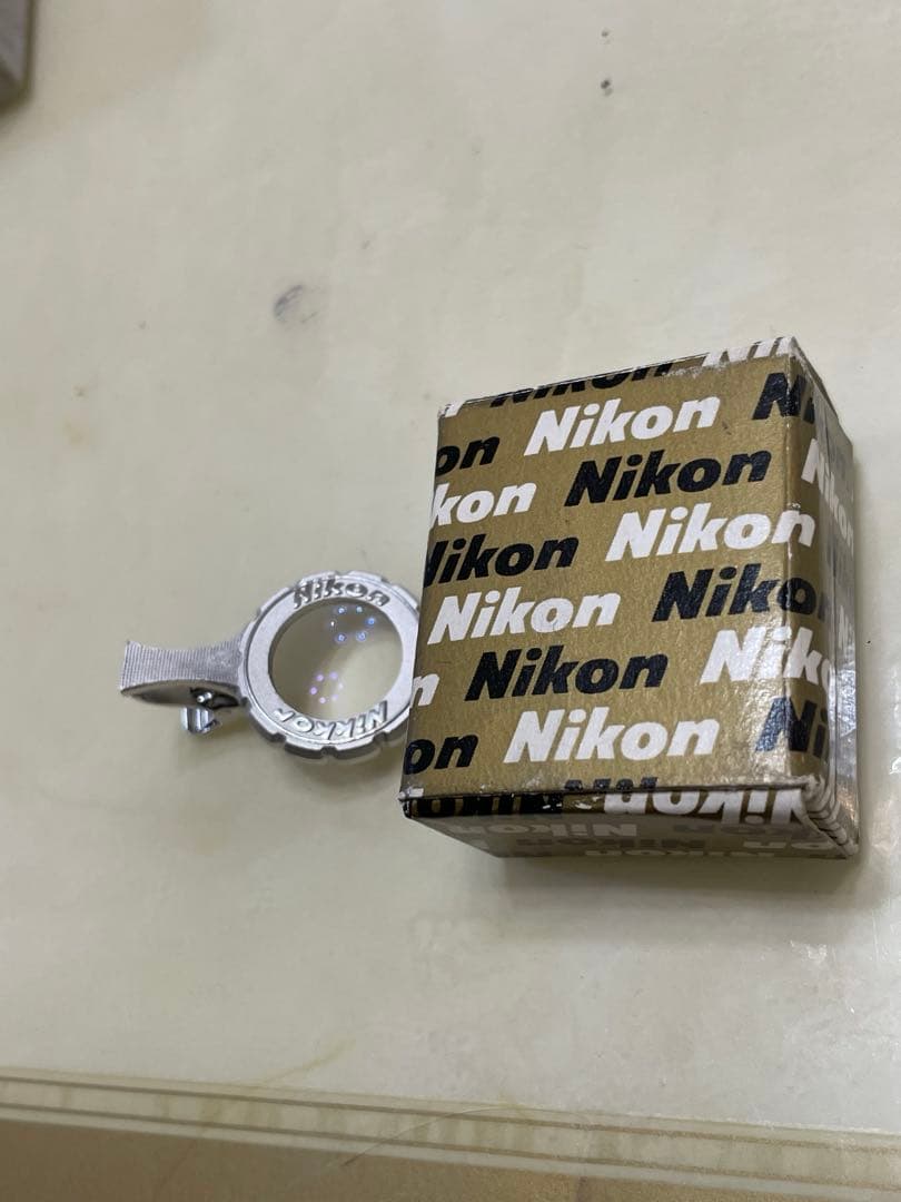 珍品　Nikon ニコンルーペ付き　 タイピン 箱付き　レア　昭和レトロ — image 2