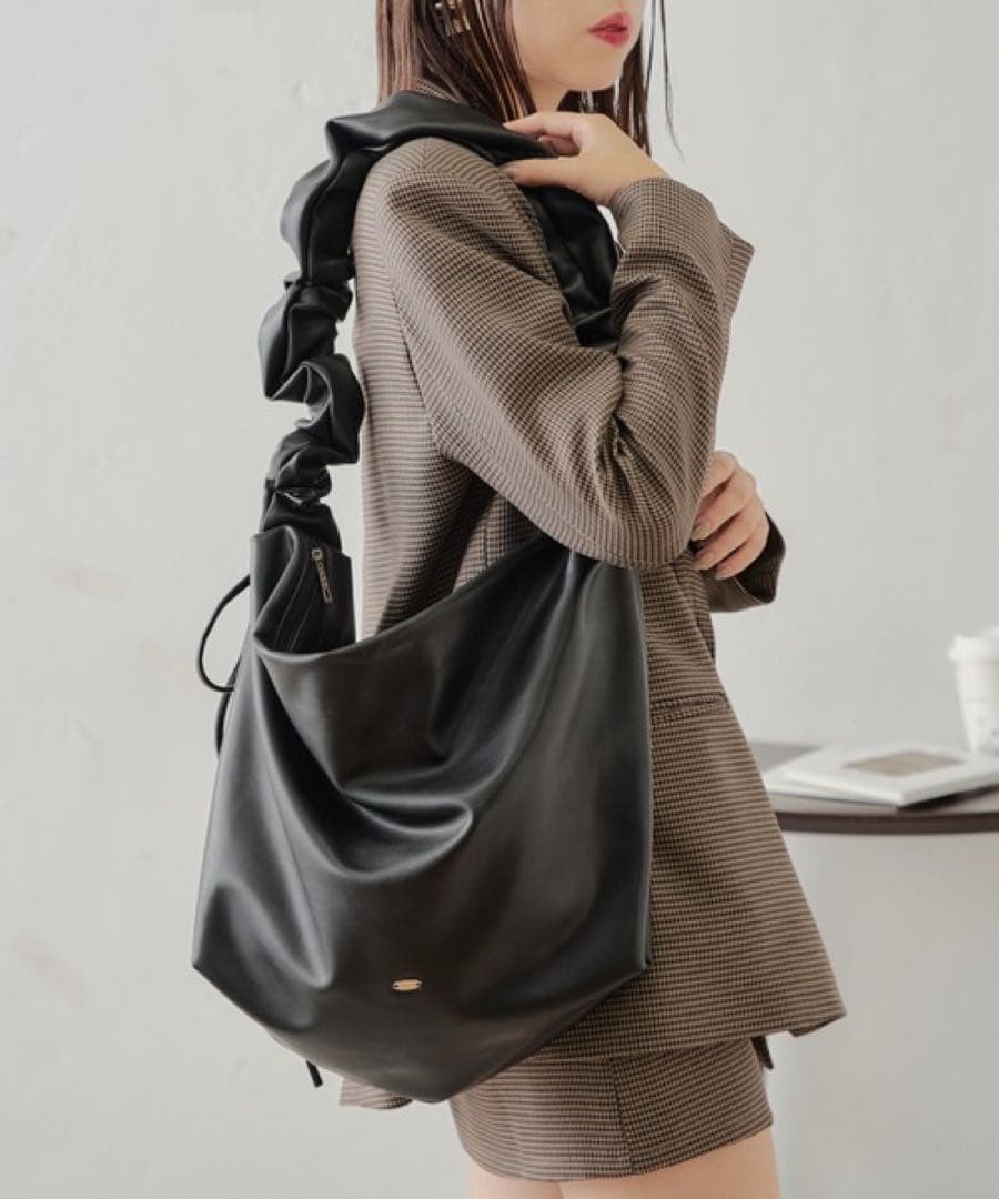 Chico 【A4対応】ドロストBIGショルダーバッグ — image 2