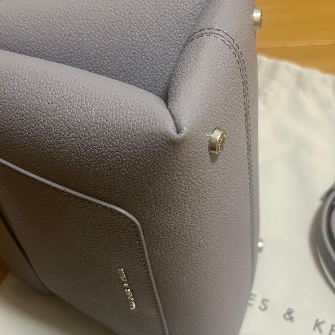 チャールズアンドキース ストーンエンベリッシュドフロントフラップバッグ — image 4