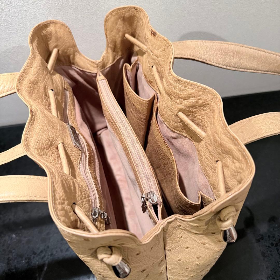 オーストリッチレザー ベージュ ハンドバッグ — image 3