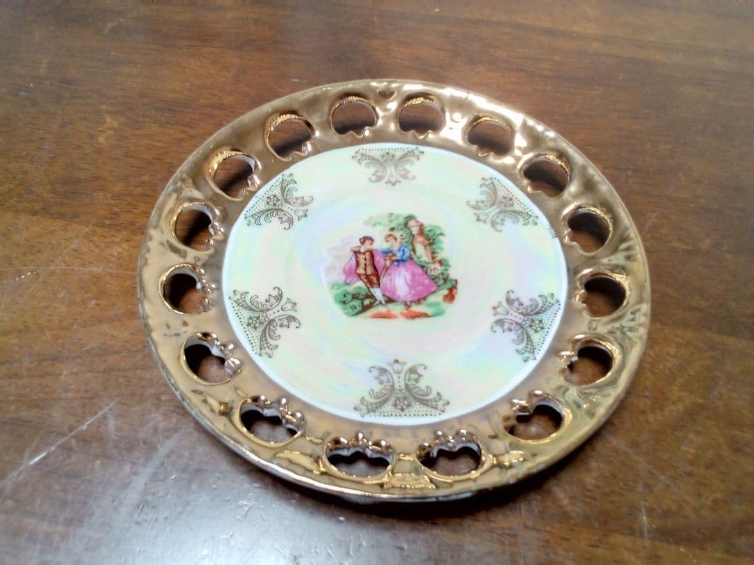 ティーカップ ソーサー 金彩 透かし彫り 貴族絵柄　食器 — image 2