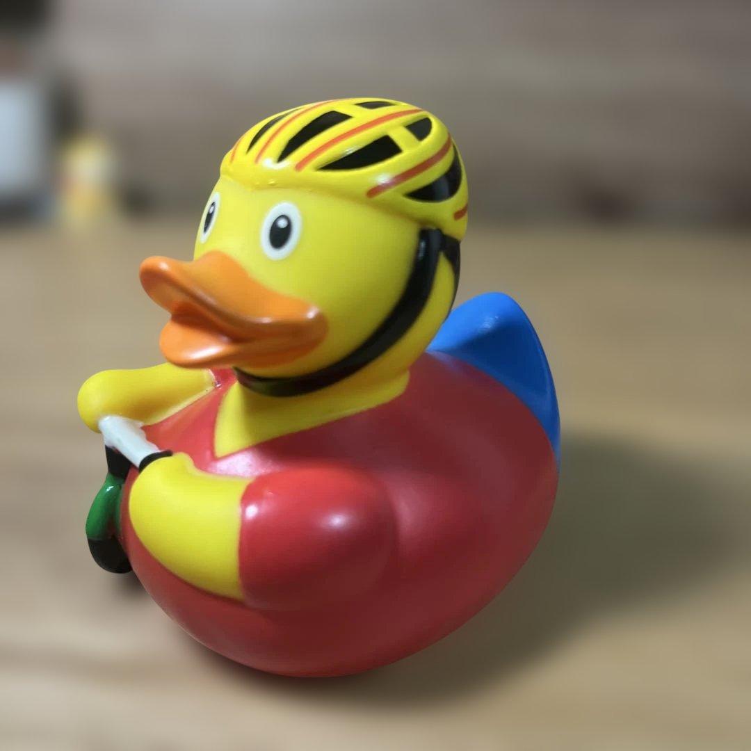 LILALU 自転車に乗るアヒル ラバーダック フィギュア — image 3