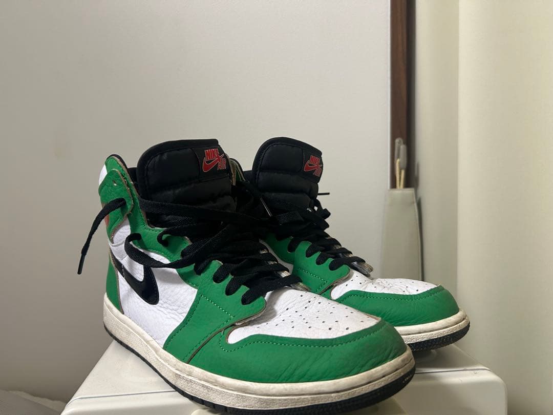 NIKE Air Jordan 1 High OG Lucky Green — image 3