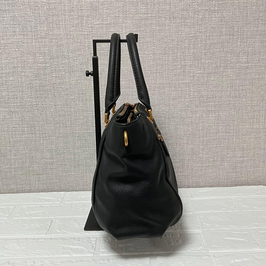 GUESS ハンドバッグ シボレザー調 ゴールド金具 大容量 黒 — image 5