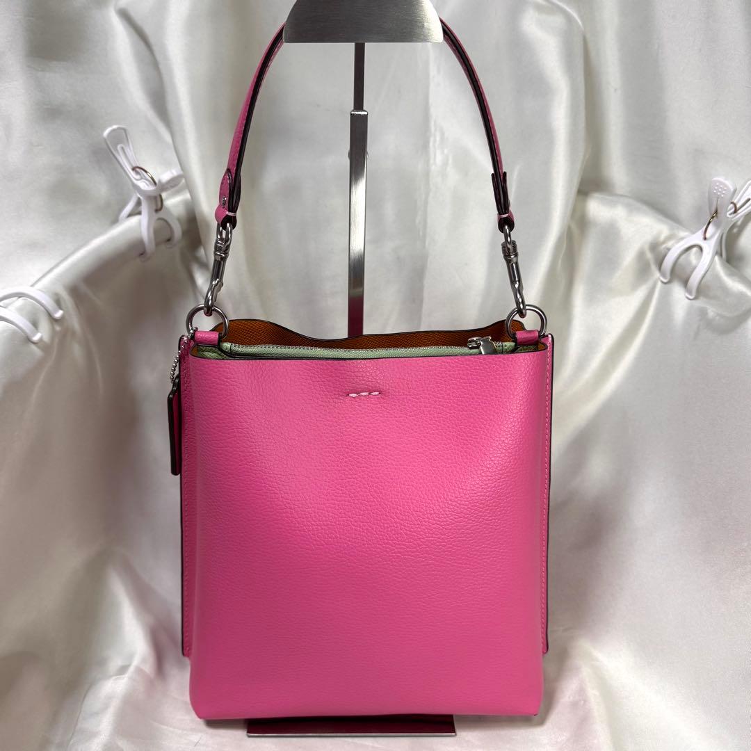 COACH コーチ　モリーバケットバック22 レザー本革　未使用に近い — image 5