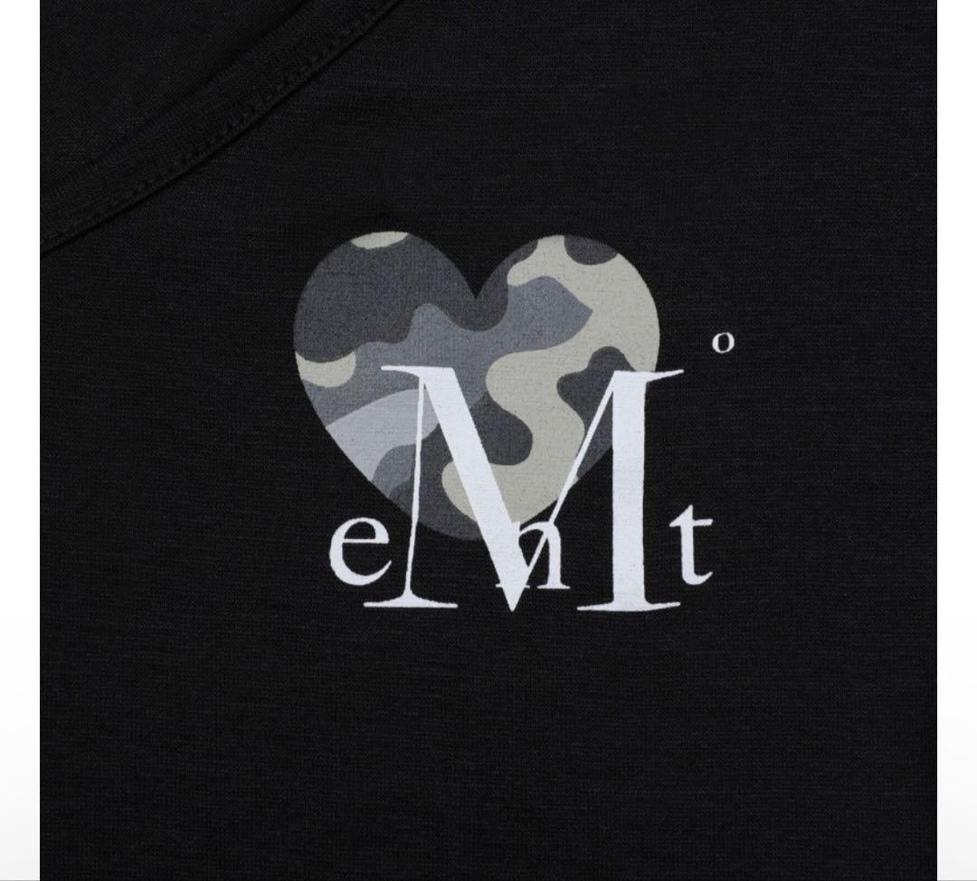 MUCENT ベイントハートカモVネック半袖Tシャツ ブラック — image 4