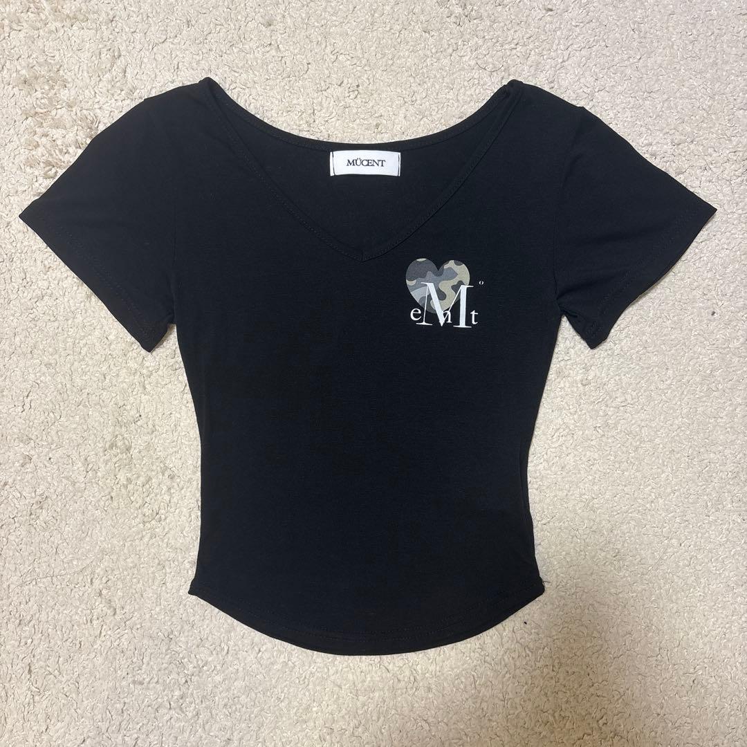 MUCENT ベイントハートカモVネック半袖Tシャツ ブラック — image 5