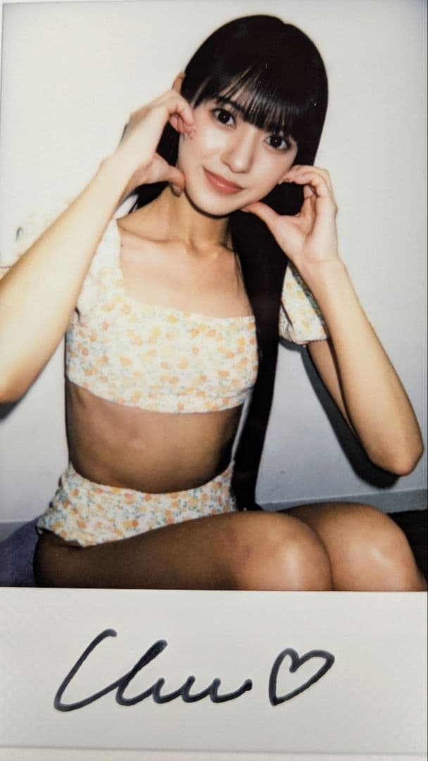 八掛うみ 直筆サイン入りチェキ — image 2