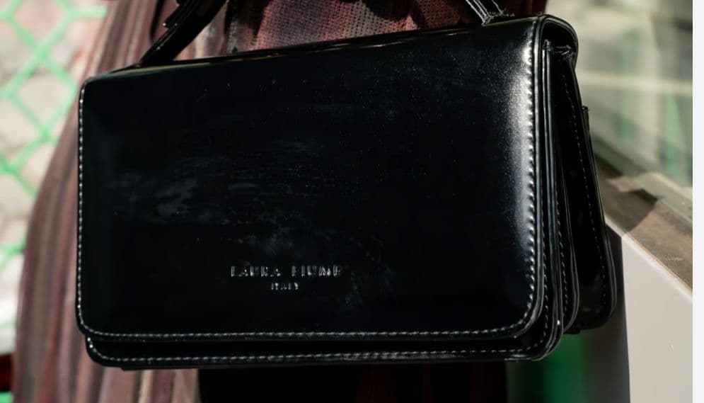 ✣LAURA FIUME ITALY❣　パテントレザーハンドバック 黒/ブラック — image 2