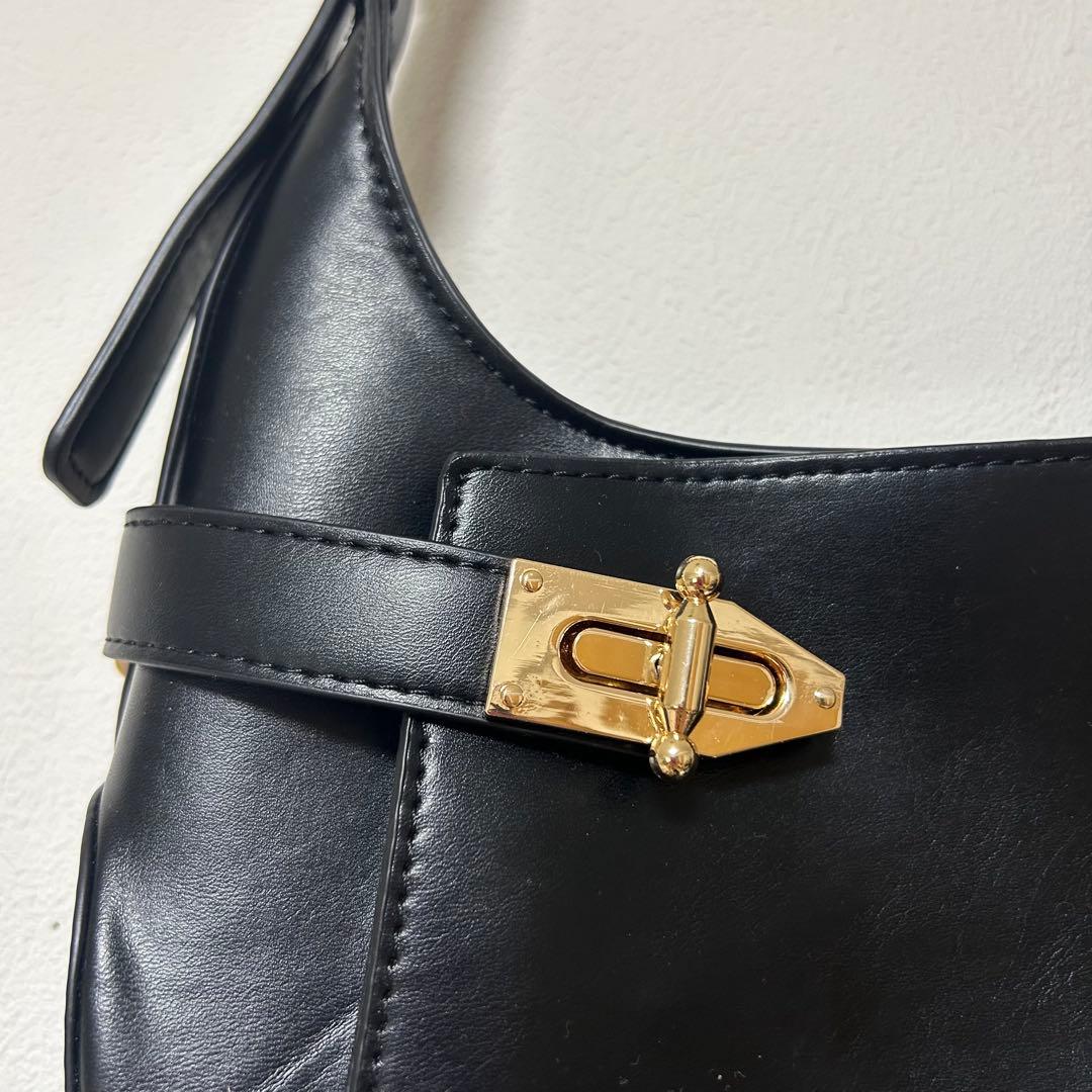 ブラック ハンドバッグ ゴールド金具 — image 3