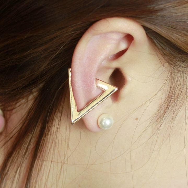 【売り切り特価】イヤーカフ ゴールド トライアングルデザイン フェイクピアス — image 2