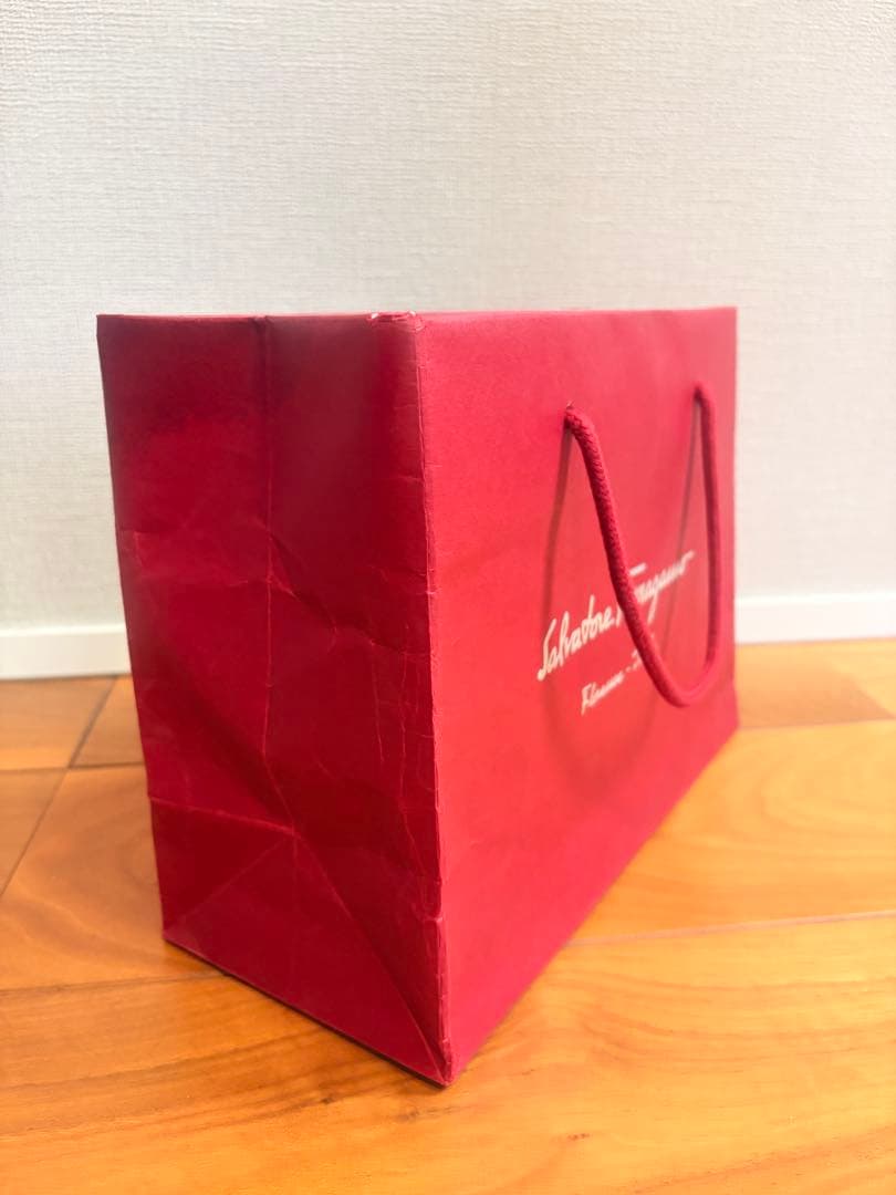 Salvatore Ferragamo ショップ袋 — image 2