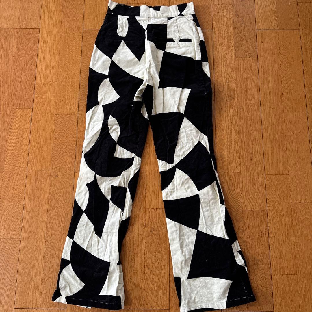 アブストラクトパターン ワイドパンツ — image 2
