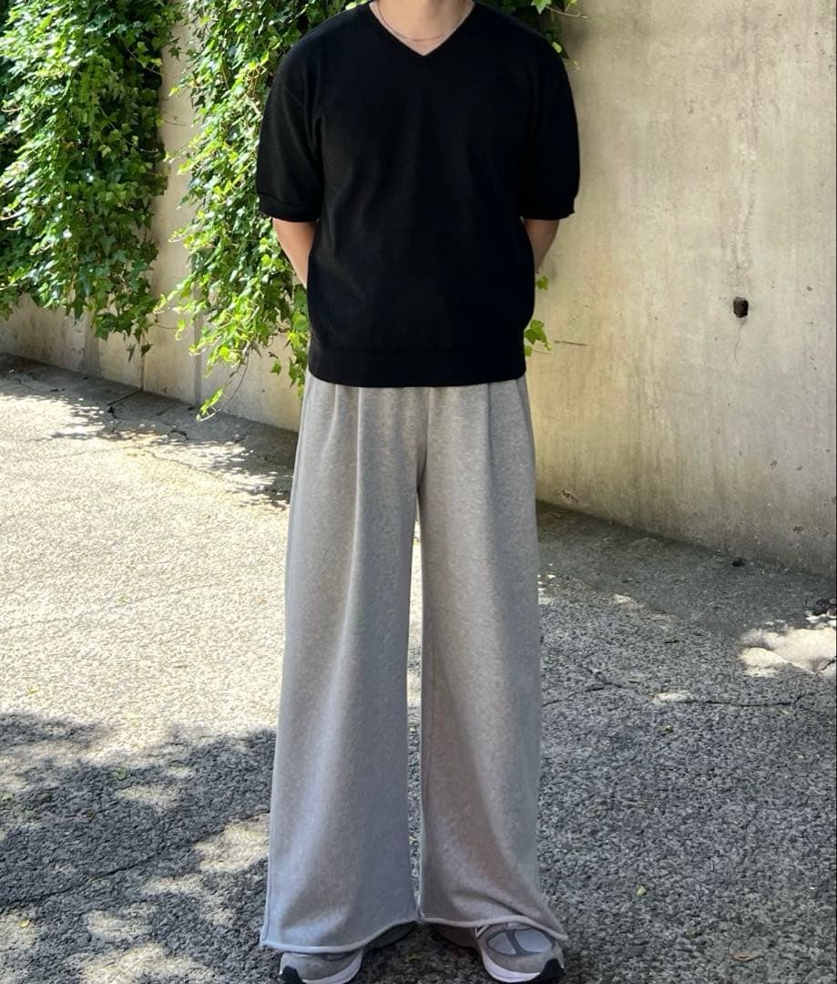 【CALLNE】Vネックサマーニットシャツ ブラック — image 2