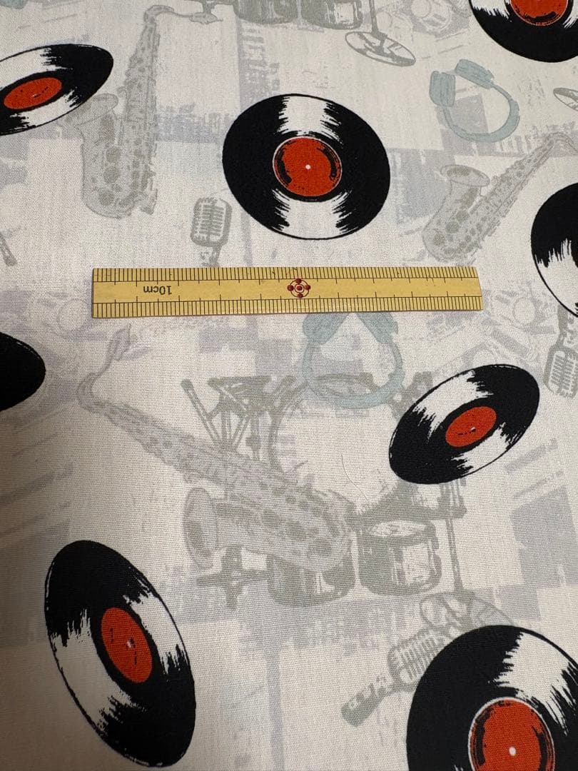 レコードと楽器の綿プリント生地　レコード、ドラム、サックス — image 5