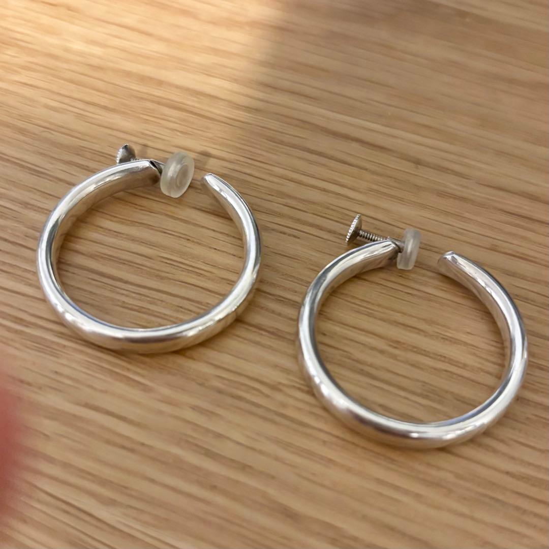 Ray Beams シルバー フープイヤリング — image 5