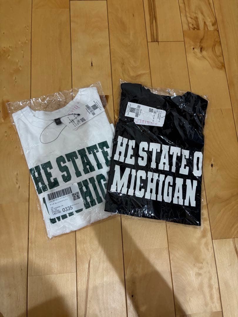 新品未開封　coca キッズ カレッジロゴTシャツ　2点セット — image 2