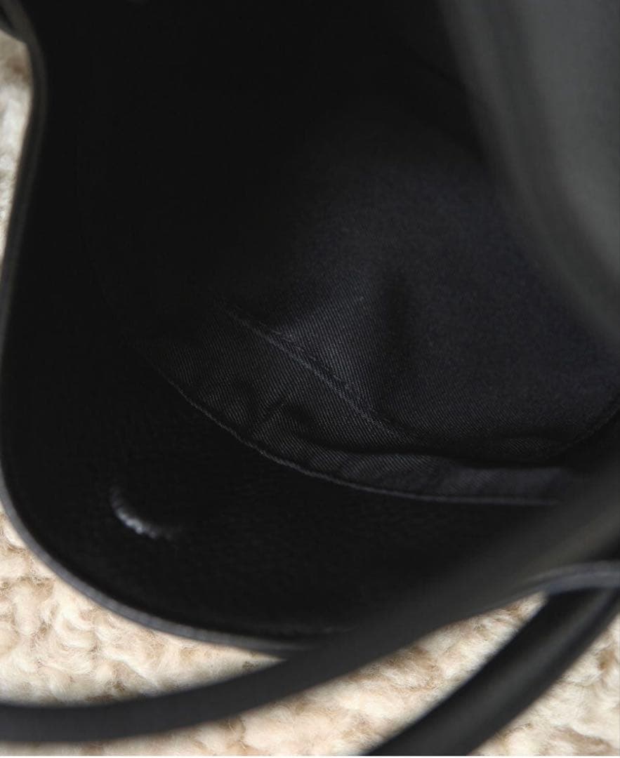 anuke /アンヌーク Volume Ball Bag ブラック ハンドバッグ — image 3
