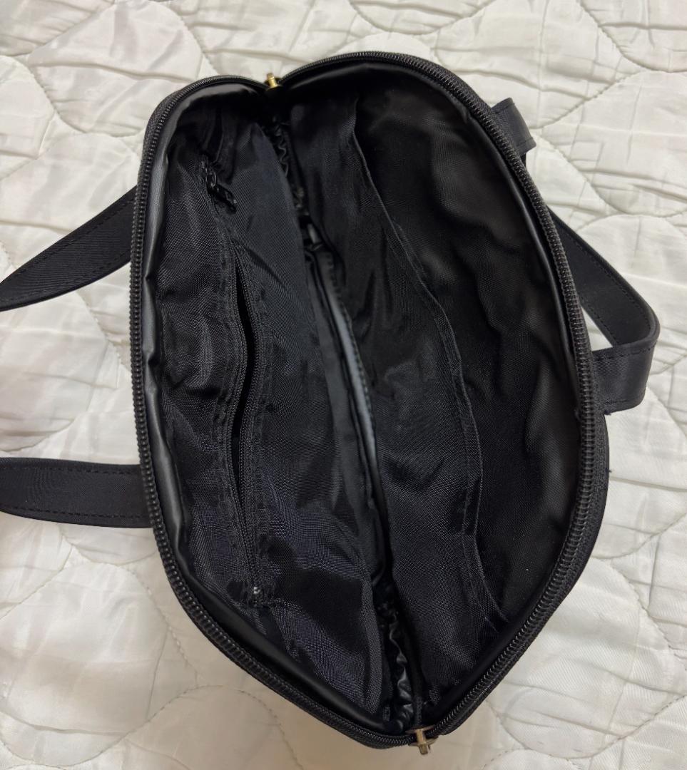 最終値下げ！フィガロパリ　黒ハンドバッグ　美品　化粧ポーチ — image 3