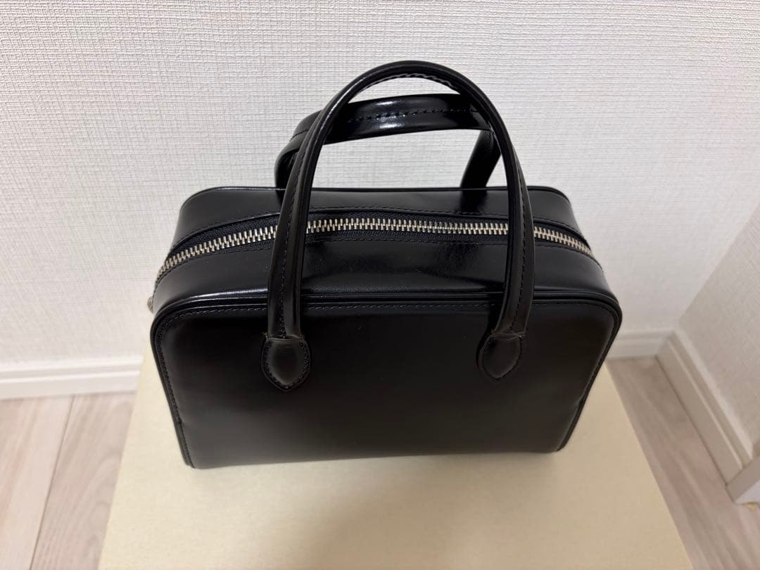 TOUT Y EST ロケバッグ mimiブラック トゥティエ — image 2