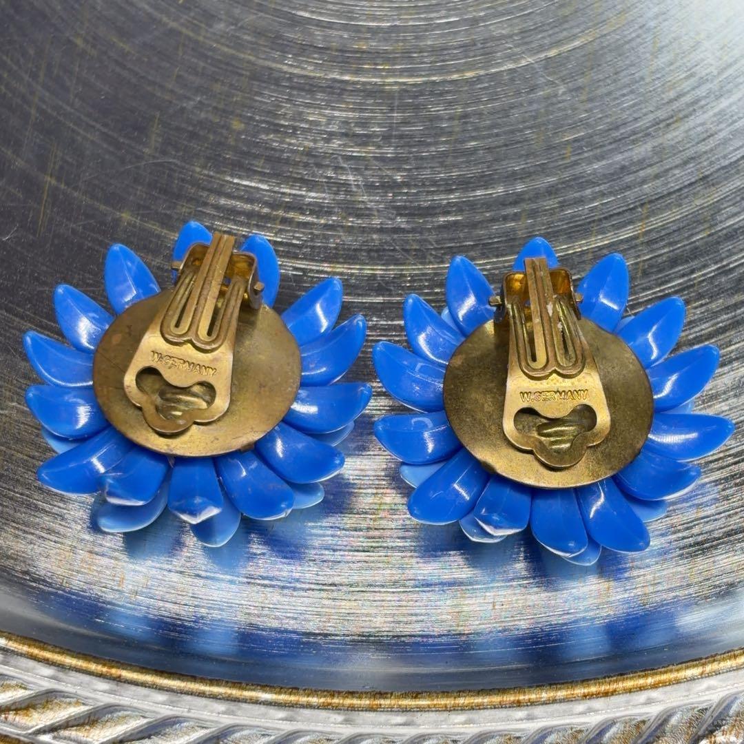 W.GERMANY刻印 ヴィンテージ ブルーフラワー クリップイヤリング — image 3