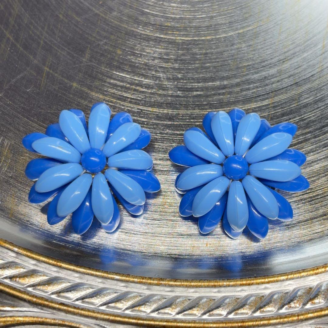 W.GERMANY刻印 ヴィンテージ ブルーフラワー クリップイヤリング — image 4