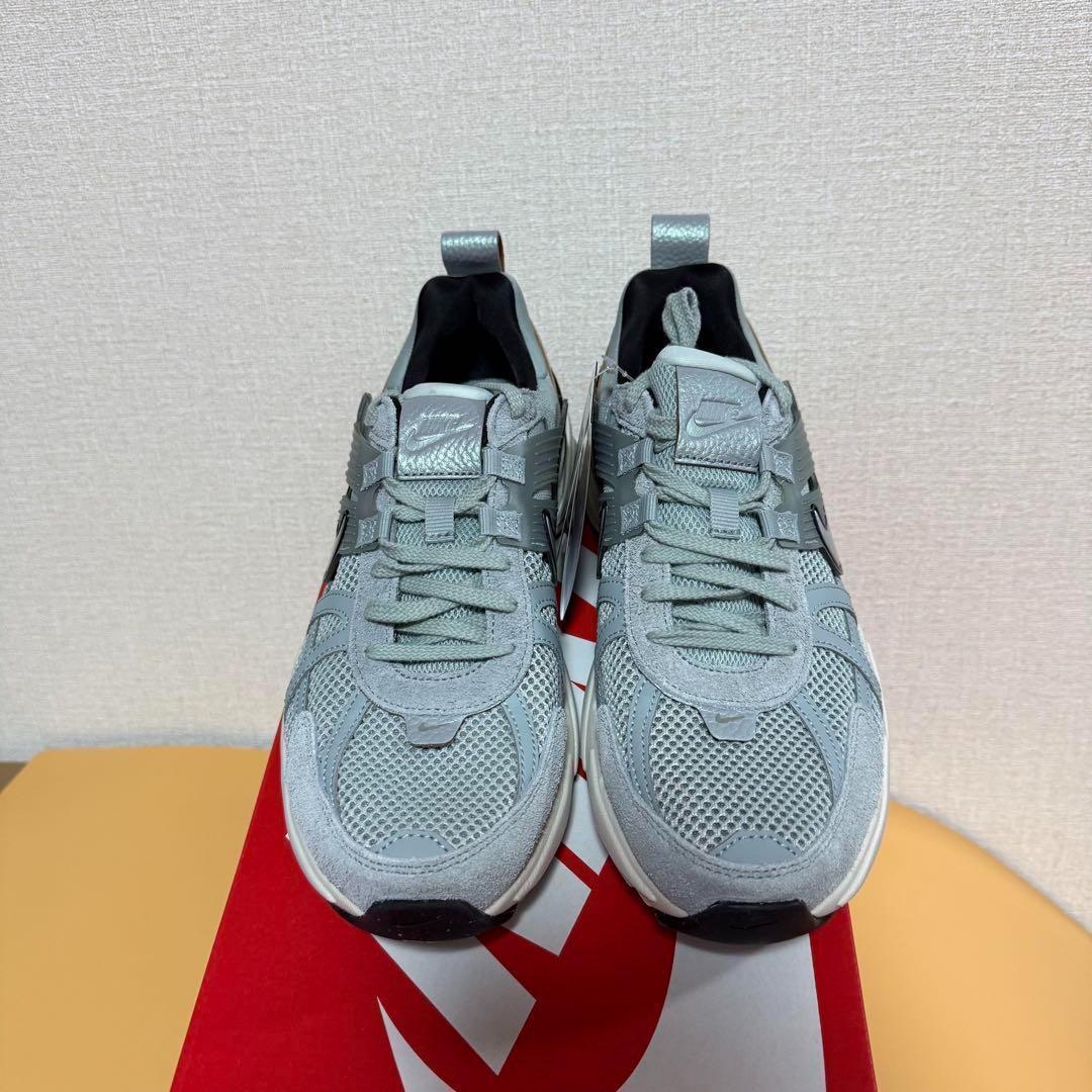 NIKE V2K RUN FN6703-003 新品　28.5 — image 2