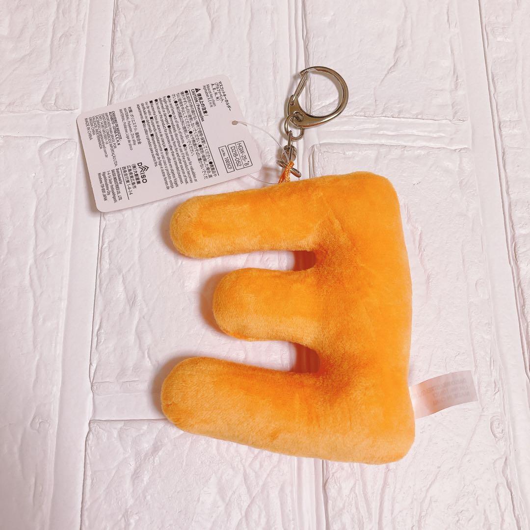 DAISO アルファベット マスコット　キーホルダー E オレンジ 2個セット — image 3