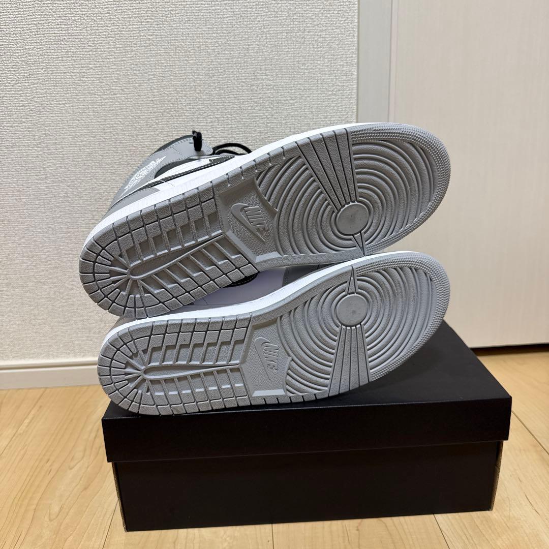 NIKE AIR JORDAN 1 MID — image 5