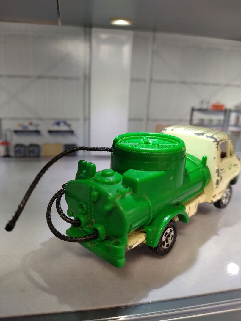 トミカ トヨタ ダイナ 散水車 — image 2