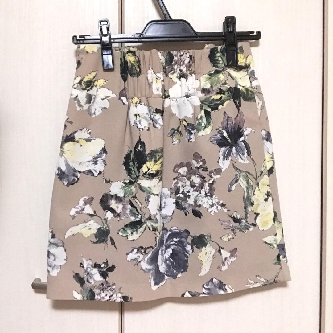 Noela ノエラ 花柄タックタイトミニスカート ベージュ — image 2